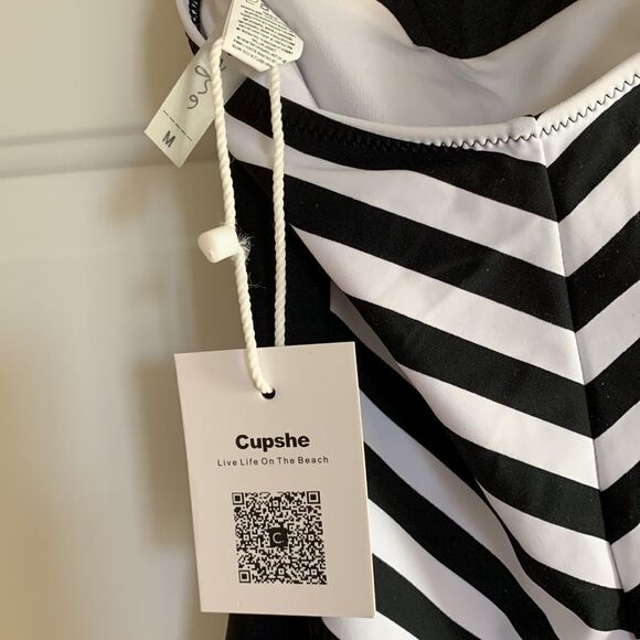 CUPSHE Sz Medium Black with black and white stripes. New with tags - Picture 3 of 6